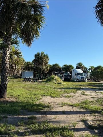 2641 36th AVE SE, Naples, FL 34117