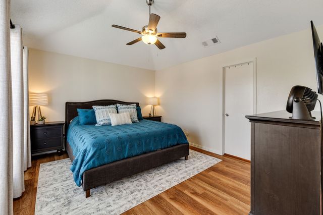 2904 Peninsula Way, Carrollton, TX 75007