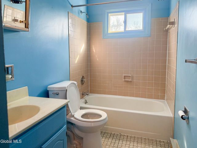 23 Daniel Street, East Greenbush, NY 12144