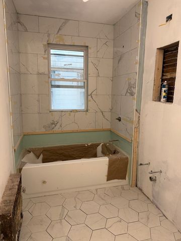 3943 Washington 1, Boston, MA 02131