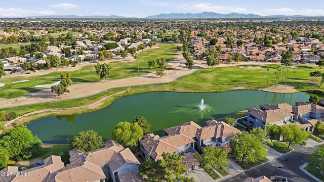 7401 W ARROWHEAD CLUBHOUSE Drive 1012, Glendale, AZ 85308