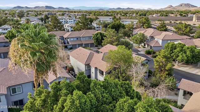 7401 W ARROWHEAD CLUBHOUSE Drive 1012, Glendale, AZ 85308