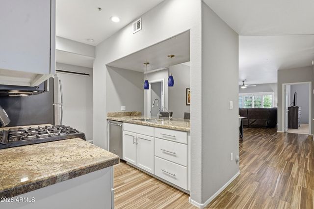 7401 W ARROWHEAD CLUBHOUSE Drive 1012, Glendale, AZ 85308