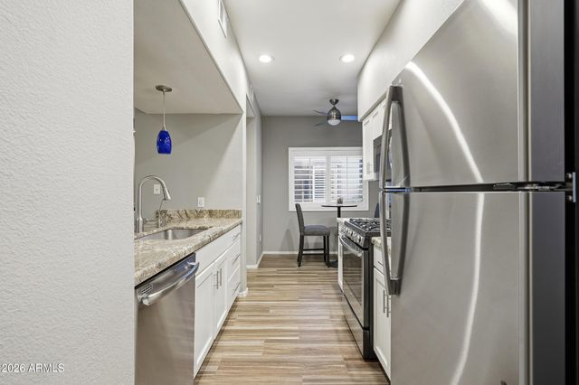 7401 W ARROWHEAD CLUBHOUSE Drive 1012, Glendale, AZ 85308