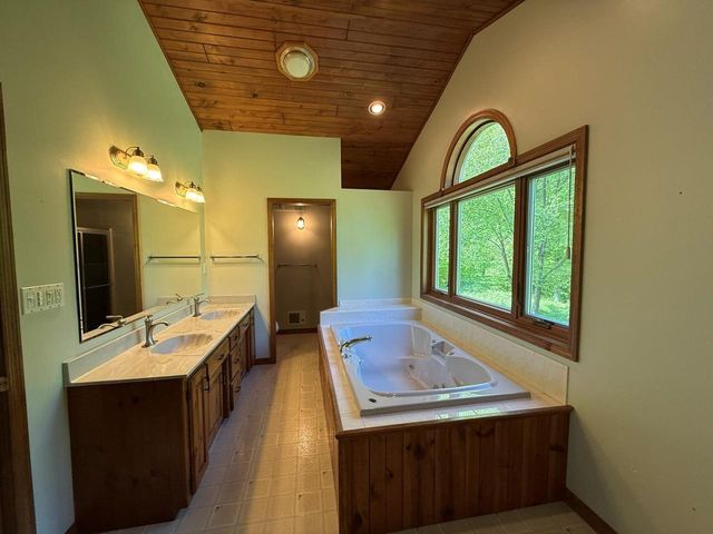 3532 WILDERNESS TRAIL, Suamico, WI 54313