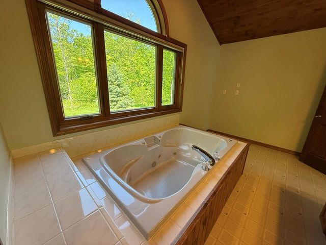 3532 WILDERNESS TRAIL, Suamico, WI 54313
