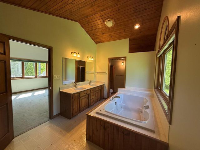 3532 WILDERNESS TRAIL, Suamico, WI 54313