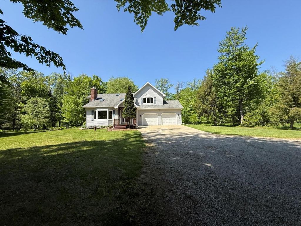 3532 WILDERNESS TRAIL, Suamico, WI 54313