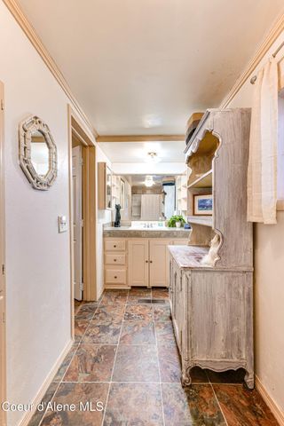 176 King St, Wallace, ID 83873