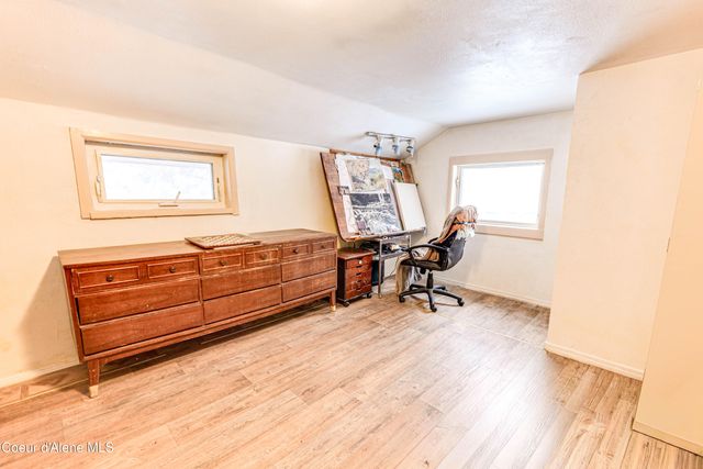 176 King St, Wallace, ID 83873