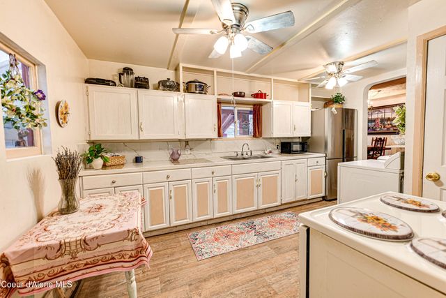 176 King St, Wallace, ID 83873