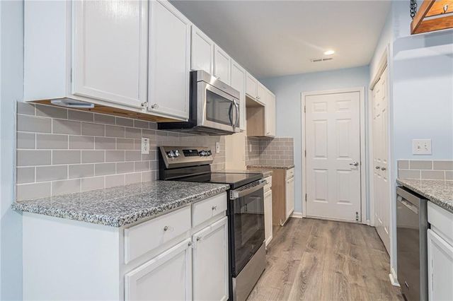 112 Laguna Springs Drive, Woodstock, GA 30188