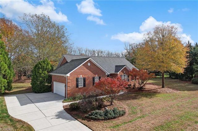 8204 Hunters Drive, Greensboro, NC 27455