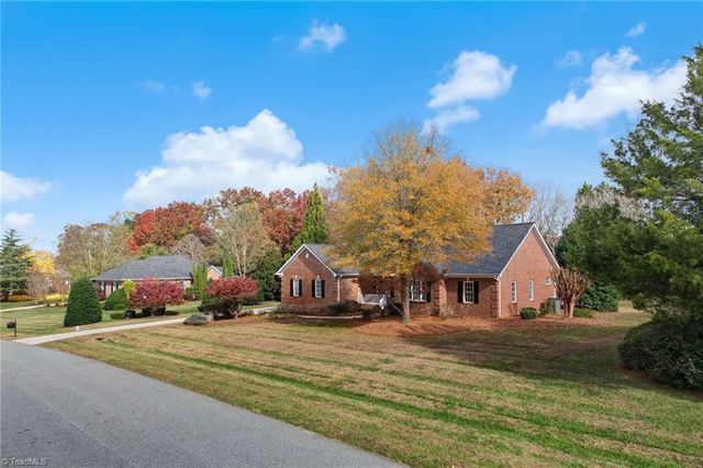 8204 Hunters Drive, Greensboro, NC 27455