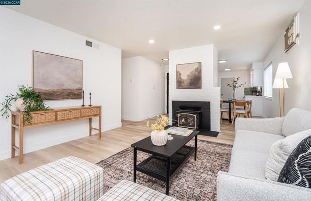 5201 5201 Sky Pkwy, Sacramento, CA 95823