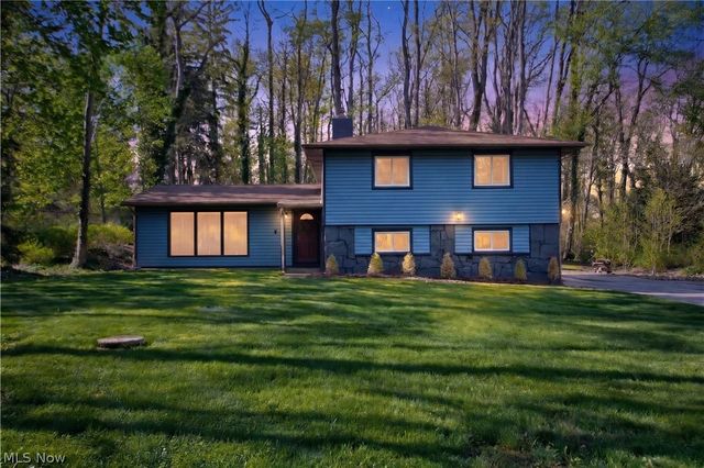 26 Sandy Hill Road, Sagamore Hills, OH 44067