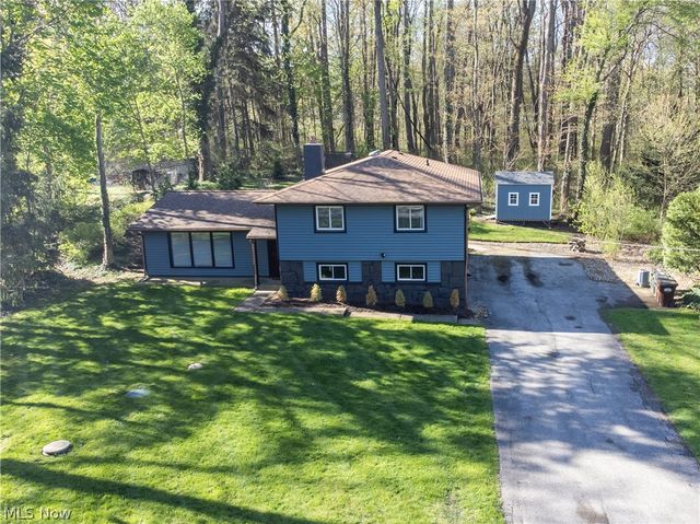 26 Sandy Hill Road, Sagamore Hills, OH 44067