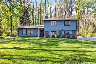 26 Sandy Hill Road, Sagamore Hills, OH 44067