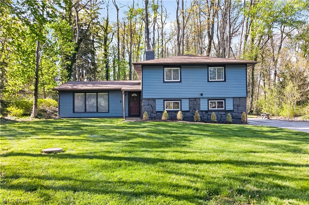 26 Sandy Hill Road, Sagamore Hills, OH 44067