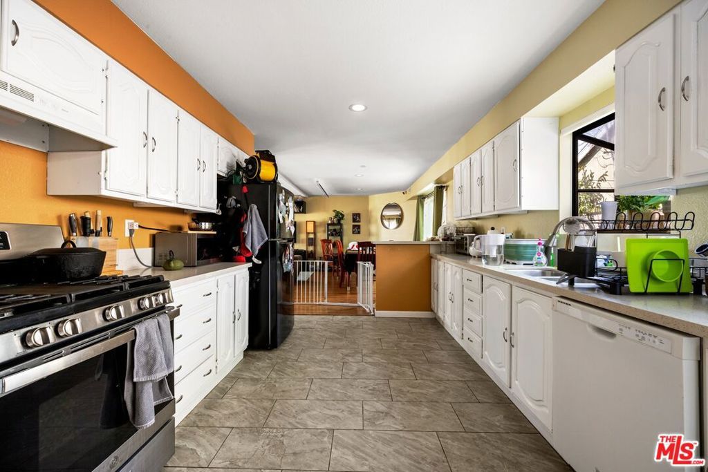 Image 10 of property listing at 4557 Paulhan Avenue, Los Angeles, CA 90041