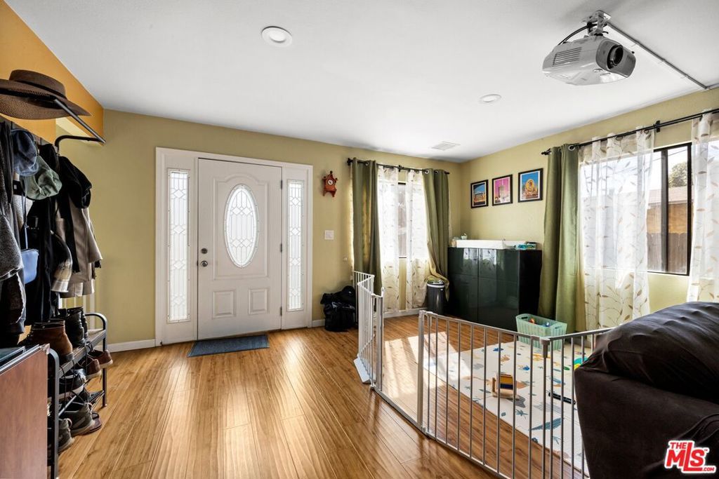 Image 12 of property listing at 4557 Paulhan Avenue, Los Angeles, CA 90041