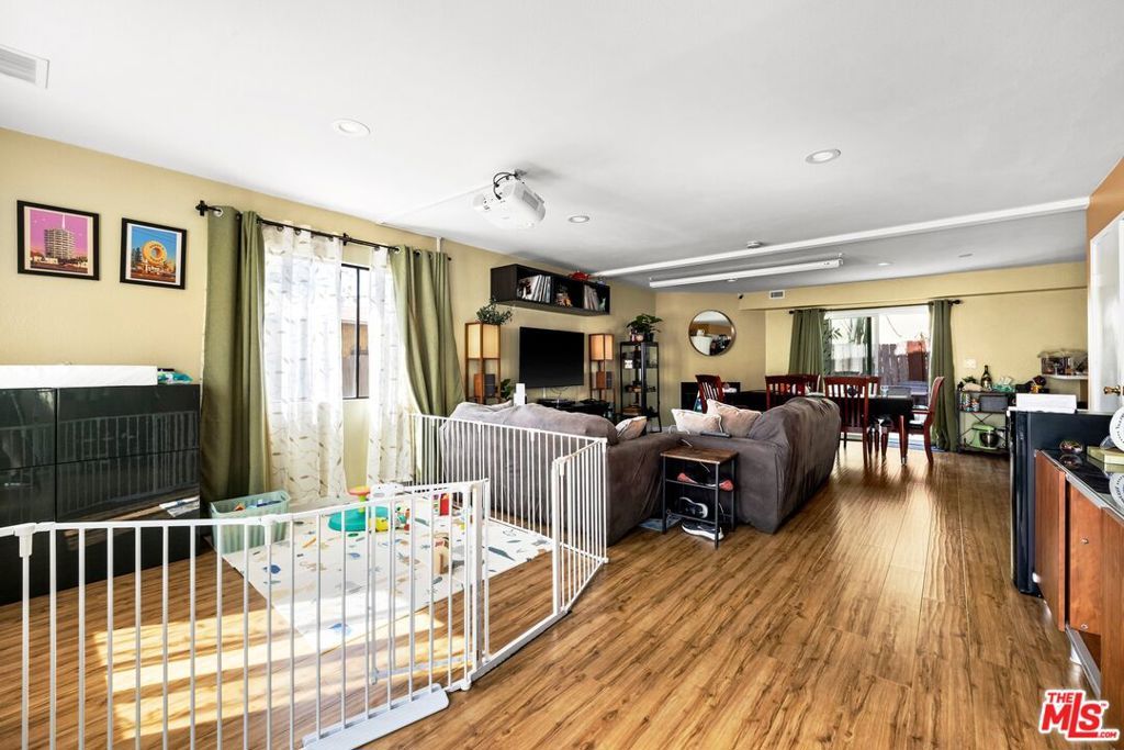 Image 13 of property listing at 4557 Paulhan Avenue, Los Angeles, CA 90041