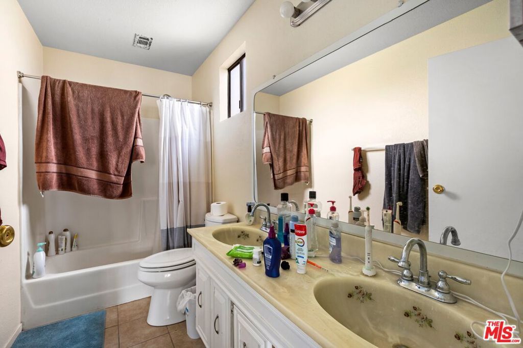 Image 17 of property listing at 4557 Paulhan Avenue, Los Angeles, CA 90041