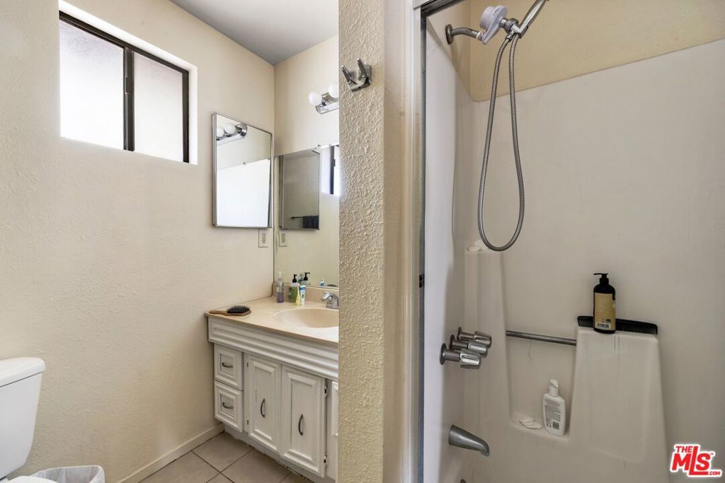 Image 19 of property listing at 4557 Paulhan Avenue, Los Angeles, CA 90041