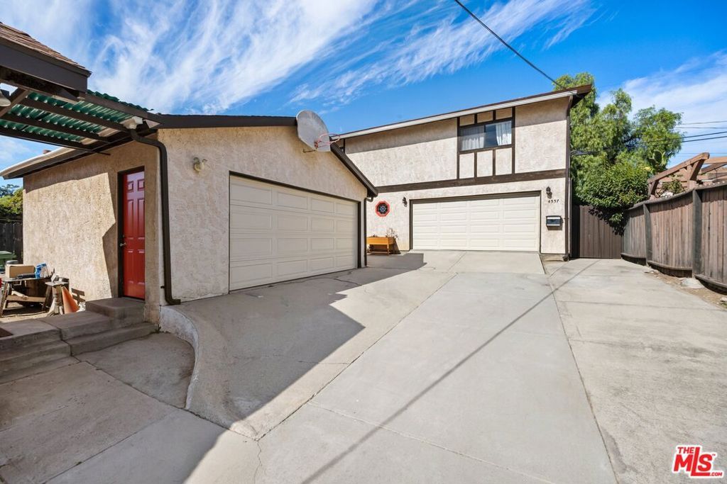 Image 3 of property listing at 4557 Paulhan Avenue, Los Angeles, CA 90041