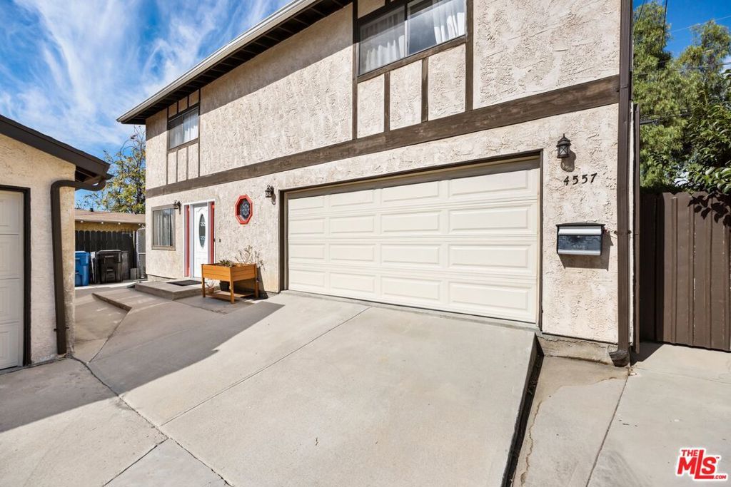 Image 4 of property listing at 4557 Paulhan Avenue, Los Angeles, CA 90041