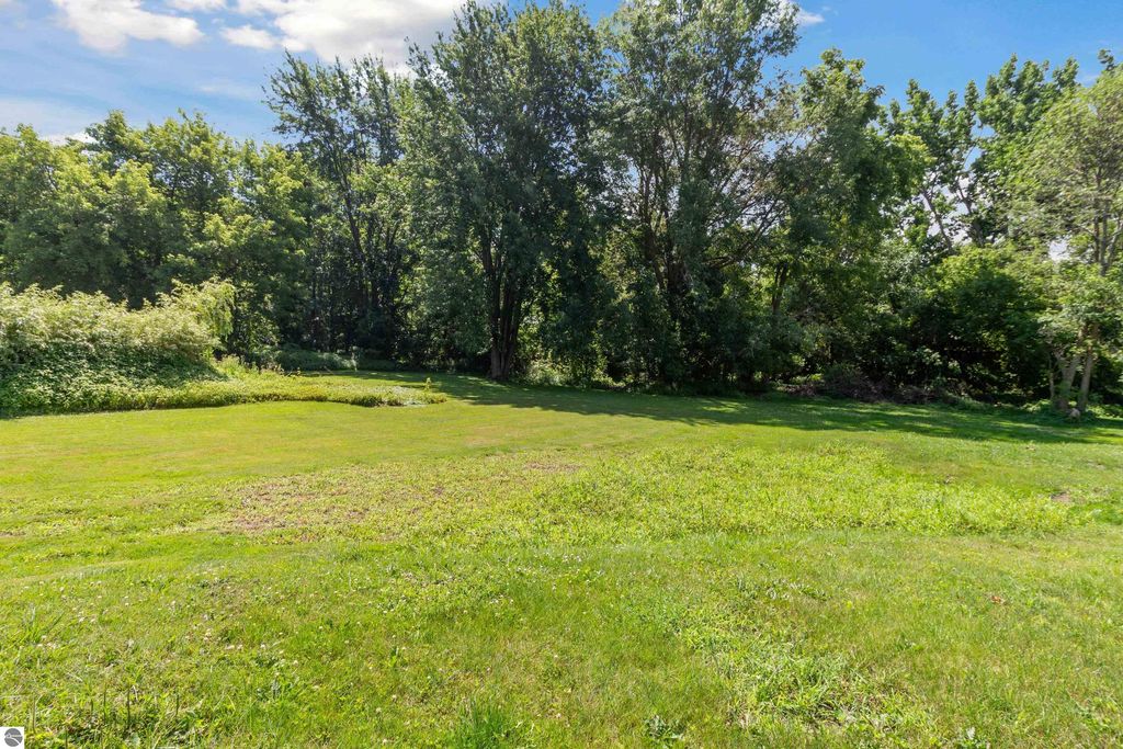 Image 11 of property listing at 158 River Trail Drive, Bay City, MI 48706