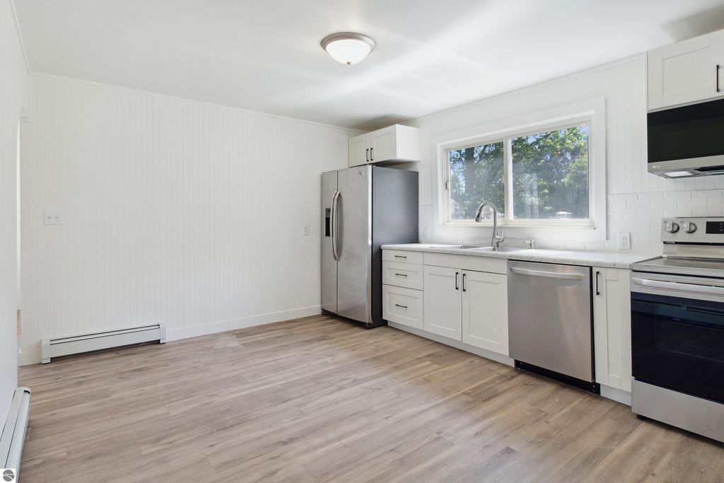 Image 5 of property listing at 158 River Trail Drive, Bay City, MI 48706