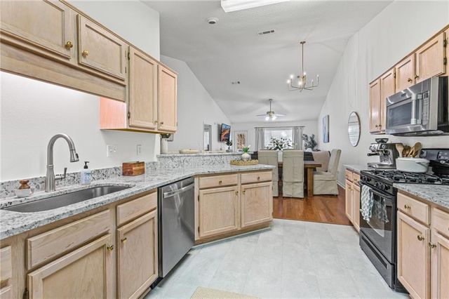 664 Spring Lake W Drive, Mobile, AL 36695