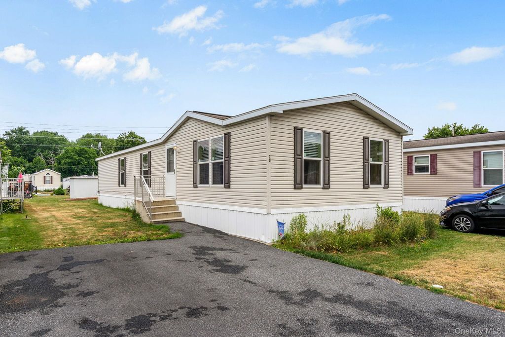26 East Avenue, Washingtonville, NY 10992 — exterior