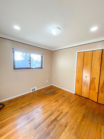 4878 Wolgast Street, Warren, MI 48092