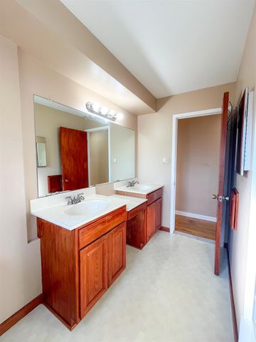 4878 Wolgast Street, Warren, MI 48092