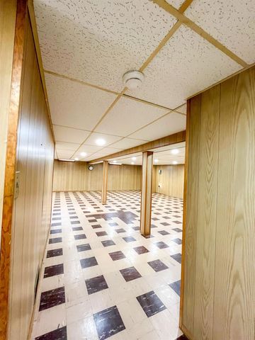 4878 Wolgast Street, Warren, MI 48092