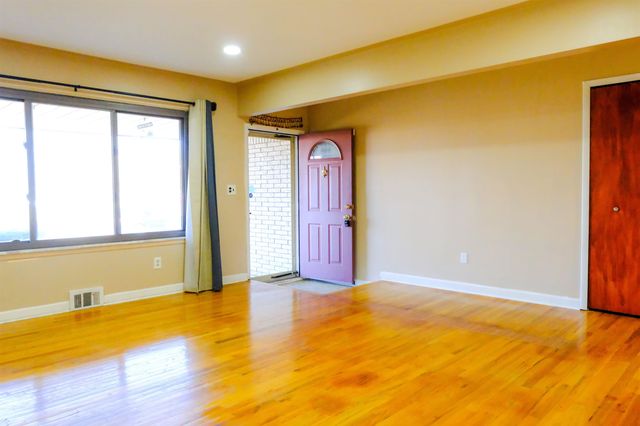 4878 Wolgast Street, Warren, MI 48092