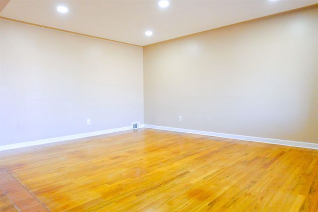 4878 Wolgast Street, Warren, MI 48092