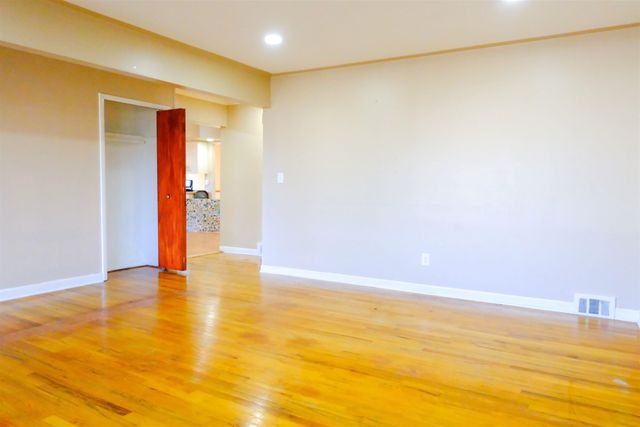 4878 Wolgast Street, Warren, MI 48092