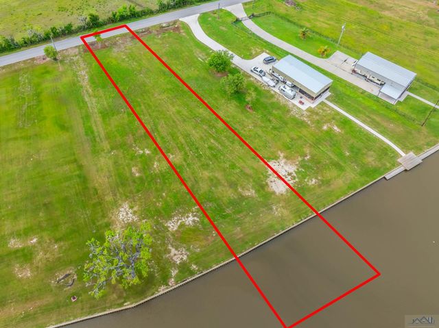 1723 A Dr. Beatrous Road, Theriot, LA 70397