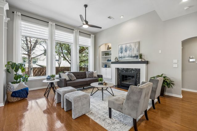 900 Water Oak Drive, Grapevine, TX 76051