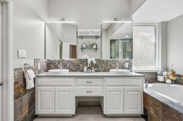 900 Water Oak Drive, Grapevine, TX 76051