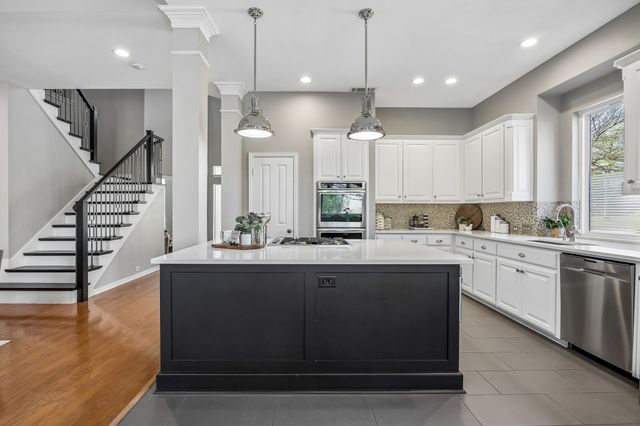 900 Water Oak Drive, Grapevine, TX 76051