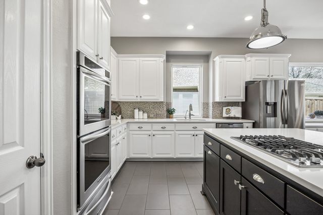 900 Water Oak Drive, Grapevine, TX 76051