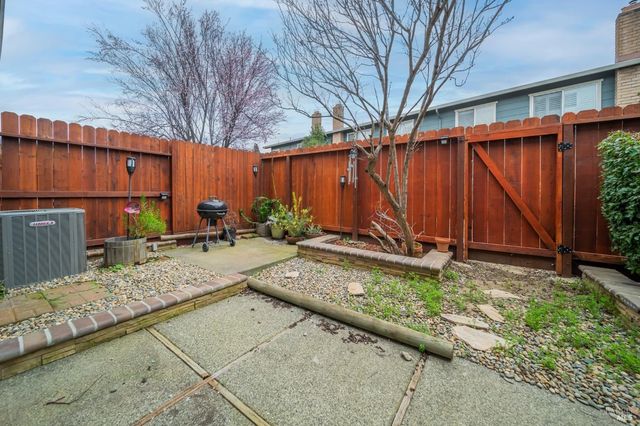 2827 Sunburst Dr, Fairfield, CA 94533