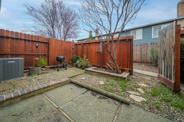 2827 Sunburst Dr, Fairfield, CA 94533