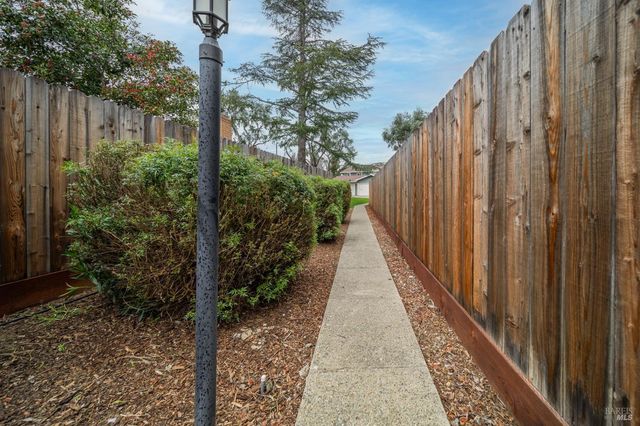 2827 Sunburst Dr, Fairfield, CA 94533