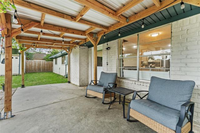 3404 Surrey Street, Baytown, TX 77521