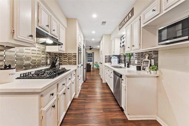 3404 Surrey Street, Baytown, TX 77521